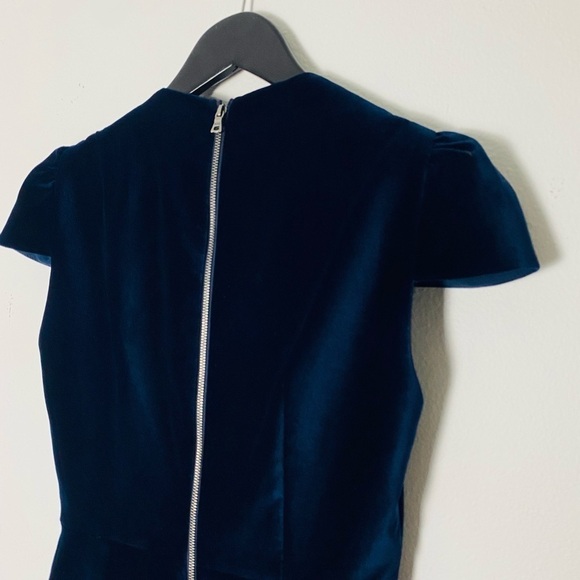 ALICE + OLIVIA Enid Ruffle Short Sleeve Cocktail Velvet Mini Dress Navy Size 2 - Picture 12 of 16